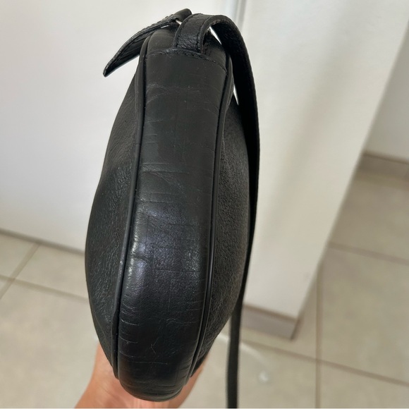 Fendi Vintage Black Leather Crossbody Bag - Picture 5 of 16